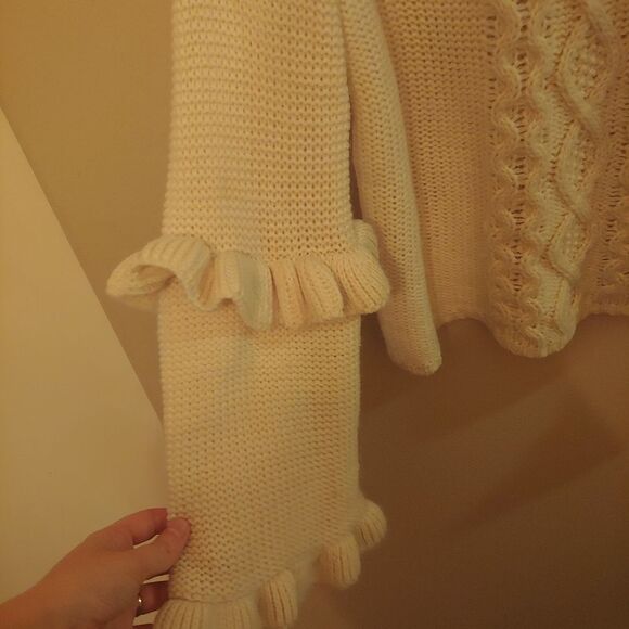 BB Dakota Cable Knit Ruffle Bell Sleeve Sweater Size Small Oversized - Picture 5 of 8